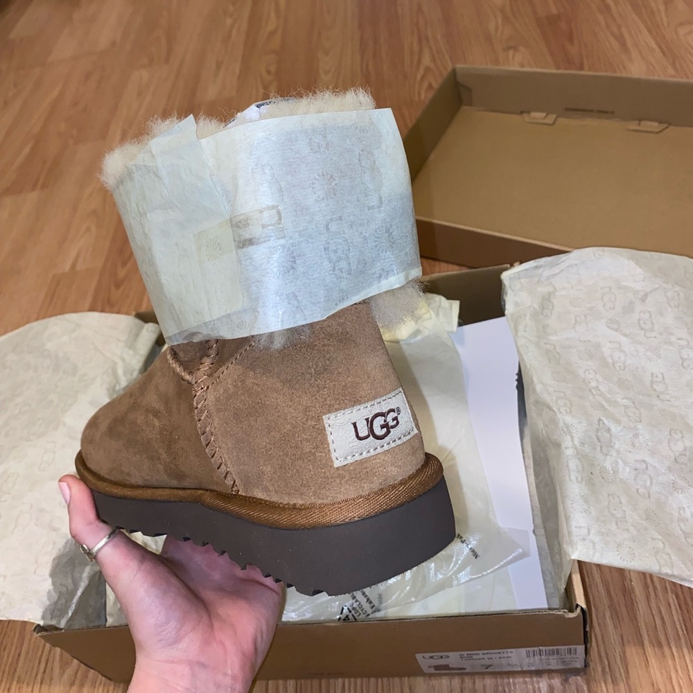 Ugg Mini - image 6